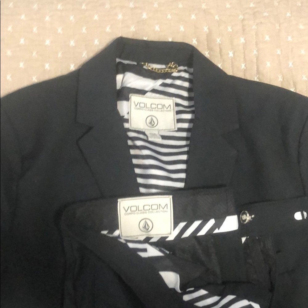 Volcom stone suit